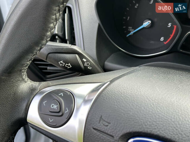 Белый Форд Куга, объемом двигателя 2 л и пробегом 125 тыс. км за 13700 $, фото 45 на Automoto.ua