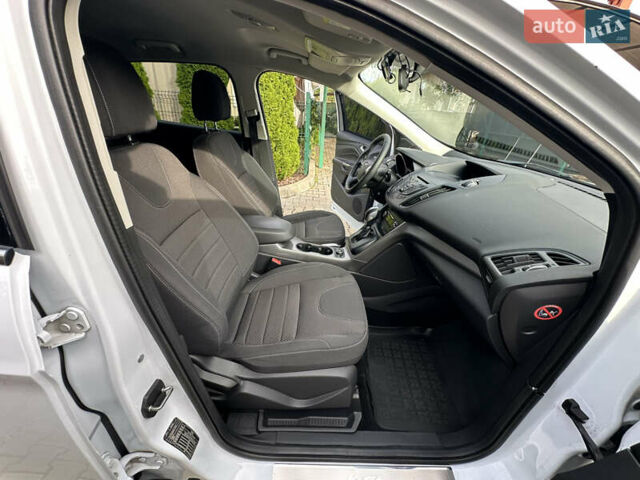 Белый Форд Куга, объемом двигателя 2 л и пробегом 125 тыс. км за 13700 $, фото 50 на Automoto.ua
