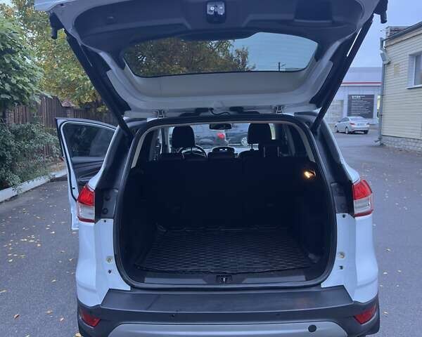 Форд Куга 2013 в Полтаве на Automoto.ua Белый Форд Куга, объемом двигателя 2 л и пробегом 253 тыс. км за 11500 $, фото 5 на Automoto.ua