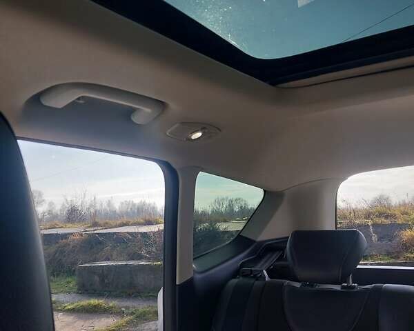 Белый Форд Куга, объемом двигателя 2 л и пробегом 201 тыс. км за 13400 $, фото 5 на Automoto.ua