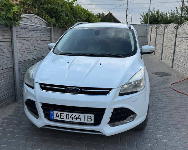 Білий Форд Куга, об'ємом двигуна 2 л та пробігом 182 тис. км за 15000 $, фото 1 на Automoto.ua