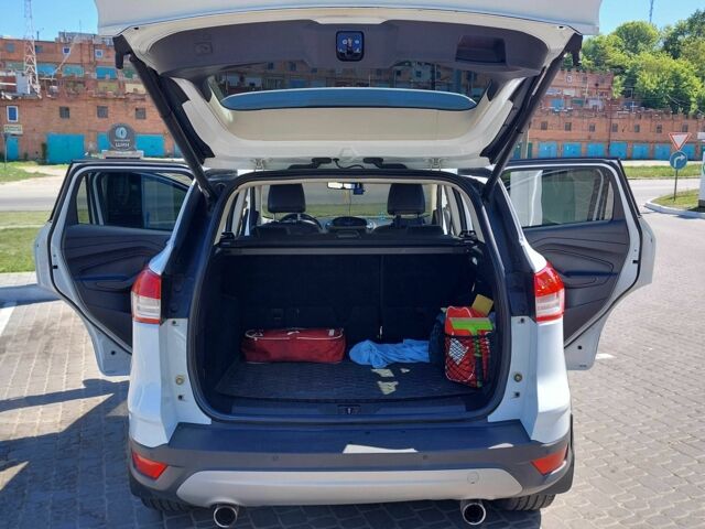 Белый Форд Куга, объемом двигателя 2 л и пробегом 245 тыс. км за 13500 $, фото 18 на Automoto.ua