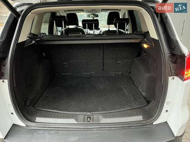 Белый Форд Куга, объемом двигателя 2 л и пробегом 213 тыс. км за 12300 $, фото 11 на Automoto.ua