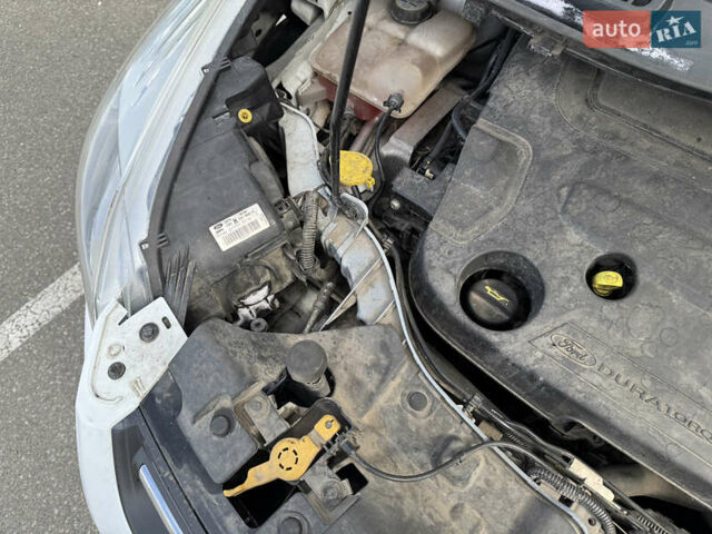 Форд Куга 2013 у Києві на Automoto.ua Білий Форд Куга, об'ємом двигуна 1.6 л та пробігом 126 тис. км за 13000 $, фото 31 на Automoto.ua