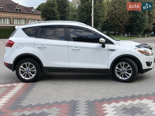 Білий Форд Куга, об'ємом двигуна 2 л та пробігом 200 тис. км за 12500 $, фото 4 на Automoto.ua