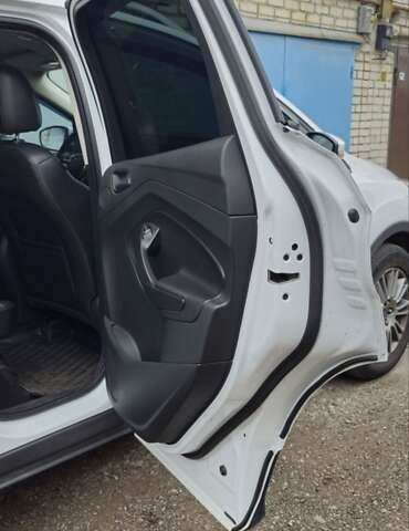 Белый Форд Куга, объемом двигателя 2 л и пробегом 135 тыс. км за 14500 $, фото 54 на Automoto.ua