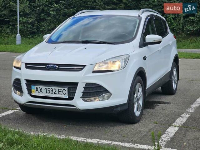 Белый Форд Куга, объемом двигателя 2 л и пробегом 106 тыс. км за 11016 $, фото 1 на Automoto.ua