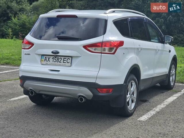Белый Форд Куга, объемом двигателя 2 л и пробегом 106 тыс. км за 11016 $, фото 2 на Automoto.ua