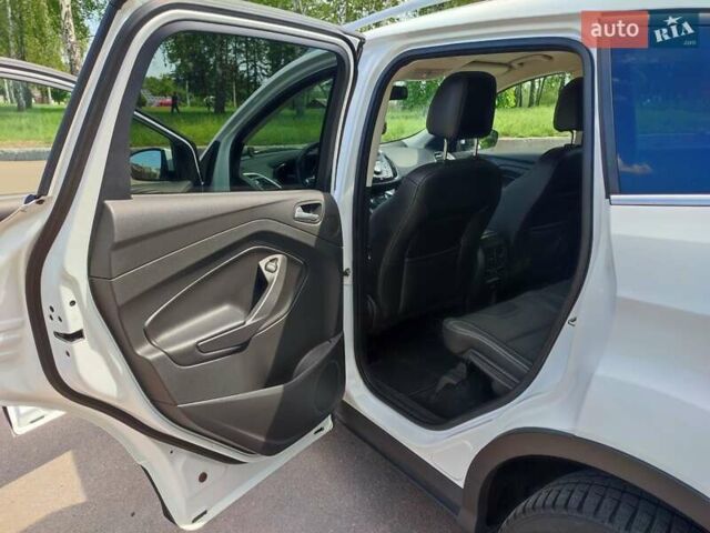 Білий Форд Куга, об'ємом двигуна 2 л та пробігом 204 тис. км за 14300 $, фото 20 на Automoto.ua