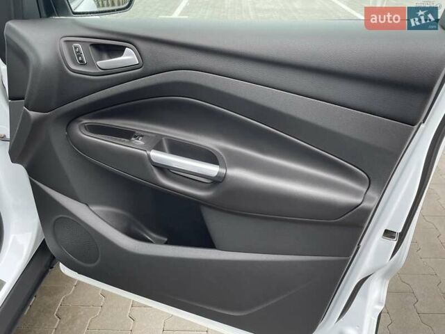 Белый Форд Куга, объемом двигателя 2 л и пробегом 182 тыс. км за 11950 $, фото 57 на Automoto.ua