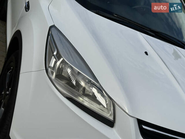 Белый Форд Куга, объемом двигателя 2 л и пробегом 125 тыс. км за 13700 $, фото 19 на Automoto.ua