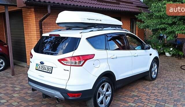 Форд Куга 2013 в Буче на Automoto.ua Белый Форд Куга, объемом двигателя 2 л и пробегом 234 тыс. км за 12000 $, фото 12 на Automoto.ua