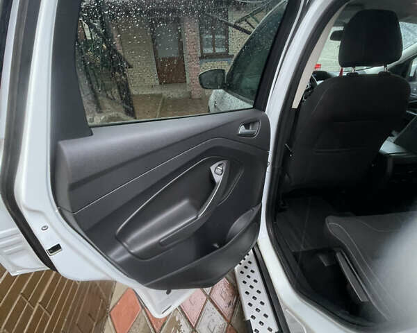 Білий Форд Куга, об'ємом двигуна 2 л та пробігом 301 тис. км за 12400 $, фото 48 на Automoto.ua