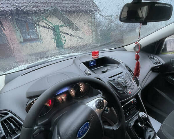 Білий Форд Куга, об'ємом двигуна 2 л та пробігом 301 тис. км за 12400 $, фото 56 на Automoto.ua