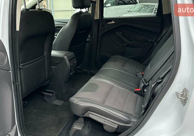 Білий Форд Куга, об'ємом двигуна 1.6 л та пробігом 194 тис. км за 13300 $, фото 5 на Automoto.ua