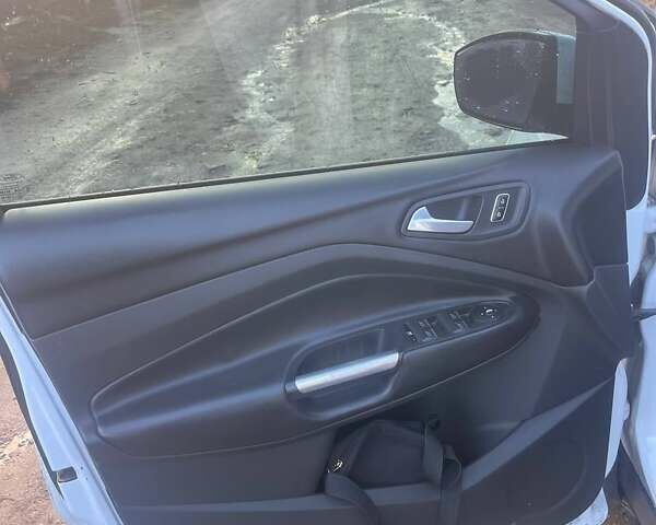 Білий Форд Куга, об'ємом двигуна 2 л та пробігом 247 тис. км за 13000 $, фото 4 на Automoto.ua