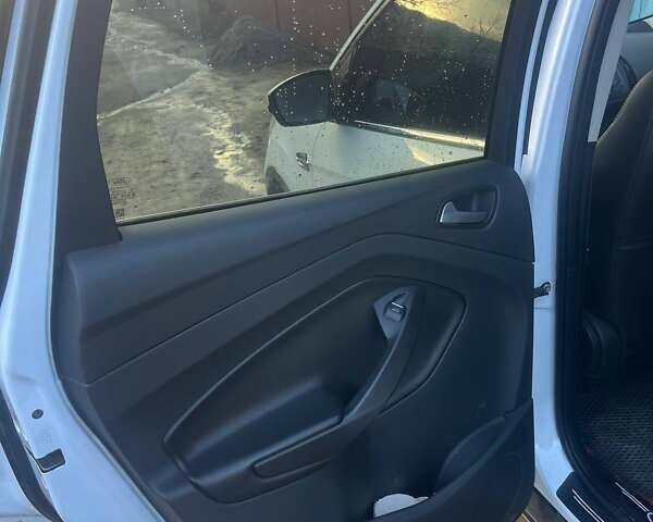 Білий Форд Куга, об'ємом двигуна 2 л та пробігом 247 тис. км за 13000 $, фото 2 на Automoto.ua