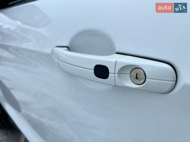 Белый Форд Куга, объемом двигателя 2 л и пробегом 205 тыс. км за 12700 $, фото 3 на Automoto.ua