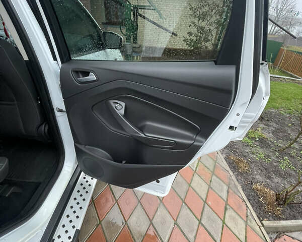 Білий Форд Куга, об'ємом двигуна 2 л та пробігом 301 тис. км за 12400 $, фото 69 на Automoto.ua