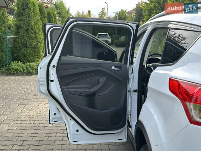 Белый Форд Куга, объемом двигателя 2 л и пробегом 125 тыс. км за 13700 $, фото 25 на Automoto.ua