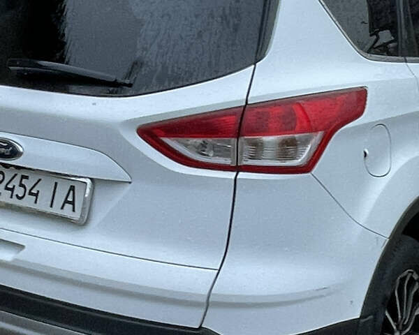Білий Форд Куга, об'ємом двигуна 2 л та пробігом 301 тис. км за 12400 $, фото 6 на Automoto.ua