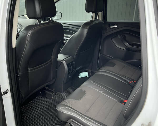 Белый Форд Куга, объемом двигателя 2 л и пробегом 213 тыс. км за 12300 $, фото 7 на Automoto.ua