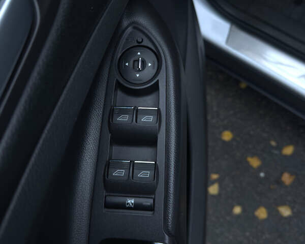 Форд Куга 2013 в Полтаве на Automoto.ua Белый Форд Куга, объемом двигателя 2 л и пробегом 253 тыс. км за 11500 $, фото 12 на Automoto.ua