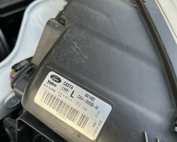 Білий Форд Куга, об'ємом двигуна 2 л та пробігом 198 тис. км за 11800 $, фото 60 на Automoto.ua