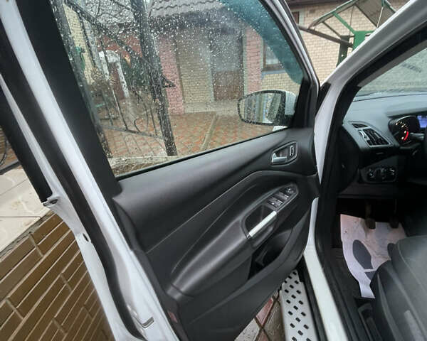 Білий Форд Куга, об'ємом двигуна 2 л та пробігом 301 тис. км за 12400 $, фото 57 на Automoto.ua