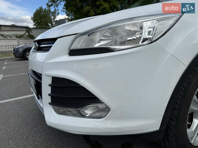Форд Куга 2013 у Києві на Automoto.ua Білий Форд Куга, об'ємом двигуна 1.6 л та пробігом 126 тис. км за 13000 $, фото 27 на Automoto.ua
