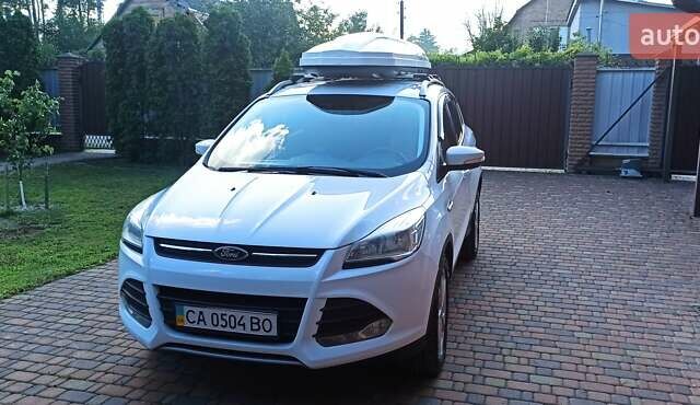 Форд Куга 2013 в Буче на Automoto.ua Белый Форд Куга, объемом двигателя 2 л и пробегом 234 тыс. км за 12000 $, фото 5 на Automoto.ua