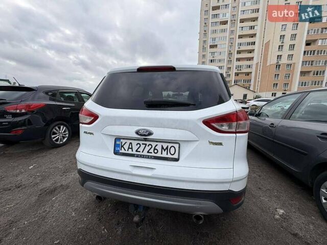 Форд Куга 2013 в Конотопе на Automoto.ua Белый Форд Куга, объемом двигателя 2 л и пробегом 95 тыс. км за 15200 $, фото 3 на Automoto.ua