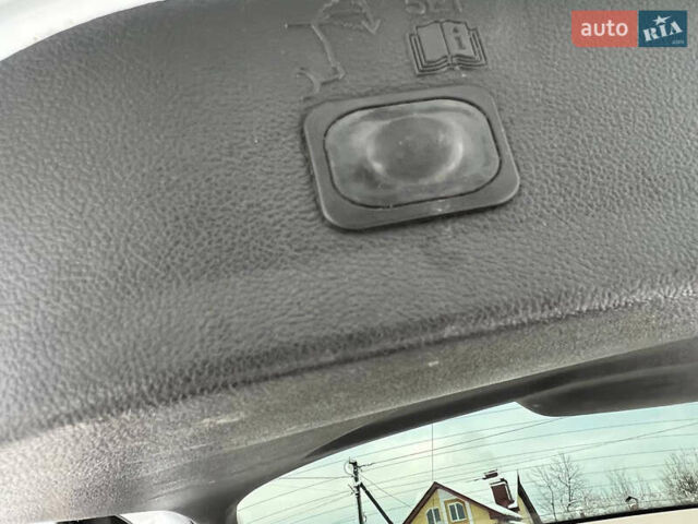 Белый Форд Куга, объемом двигателя 2 л и пробегом 205 тыс. км за 12700 $, фото 7 на Automoto.ua