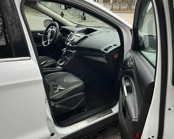 Белый Форд Куга, объемом двигателя 2 л и пробегом 213 тыс. км за 12300 $, фото 13 на Automoto.ua