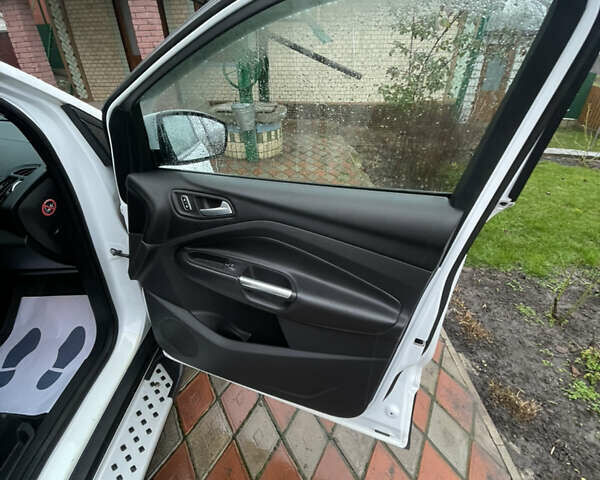 Білий Форд Куга, об'ємом двигуна 2 л та пробігом 301 тис. км за 12400 $, фото 71 на Automoto.ua