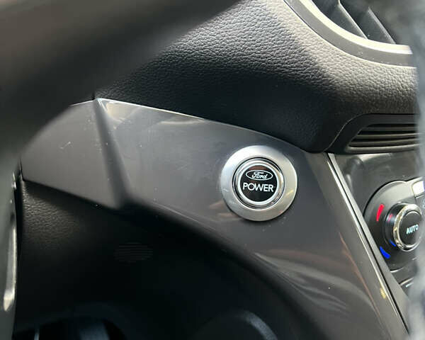 Білий Форд Куга, об'ємом двигуна 2 л та пробігом 198 тис. км за 11800 $, фото 37 на Automoto.ua