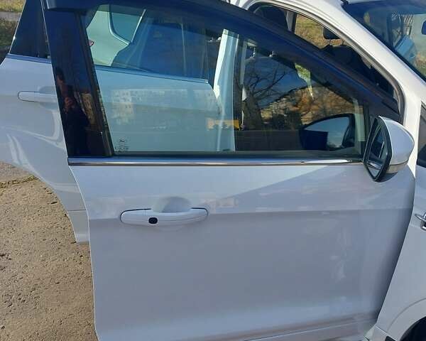 Белый Форд Куга, объемом двигателя 2 л и пробегом 201 тыс. км за 13400 $, фото 4 на Automoto.ua