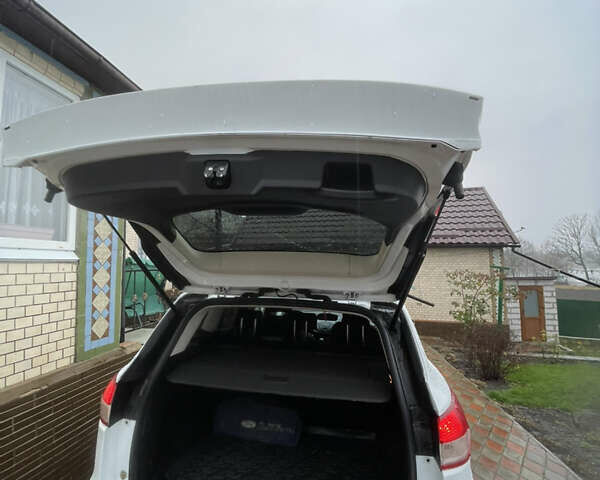 Білий Форд Куга, об'ємом двигуна 2 л та пробігом 301 тис. км за 12400 $, фото 44 на Automoto.ua