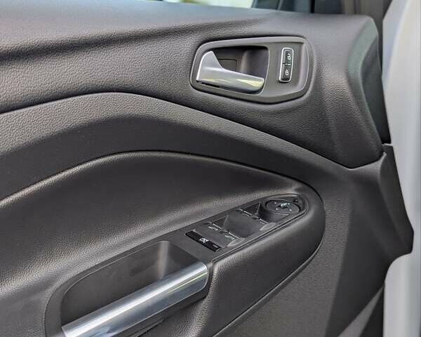 Белый Форд Куга, объемом двигателя 2 л и пробегом 130 тыс. км за 14100 $, фото 18 на Automoto.ua