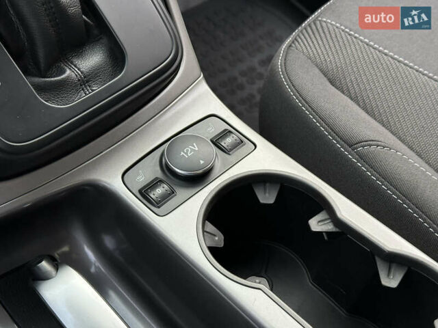 Белый Форд Куга, объемом двигателя 2 л и пробегом 125 тыс. км за 13700 $, фото 40 на Automoto.ua