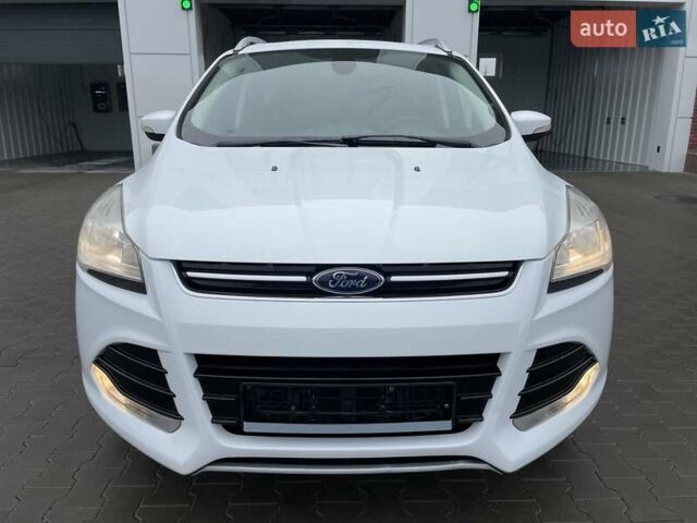 Белый Форд Куга, объемом двигателя 2 л и пробегом 182 тыс. км за 11950 $, фото 1 на Automoto.ua