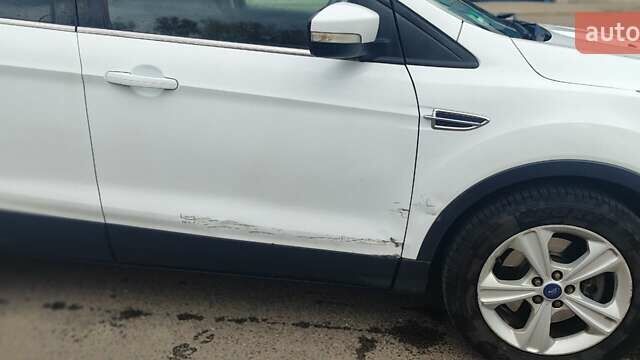 Белый Форд Куга, объемом двигателя 2 л и пробегом 220 тыс. км за 10500 $, фото 1 на Automoto.ua
