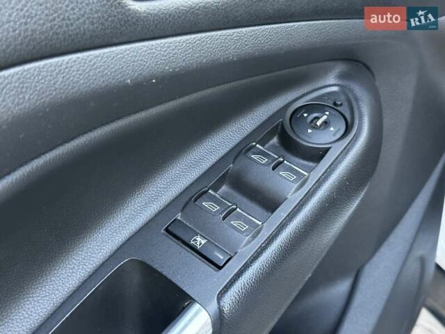 Білий Форд Куга, об'ємом двигуна 2 л та пробігом 170 тис. км за 13499 $, фото 15 на Automoto.ua