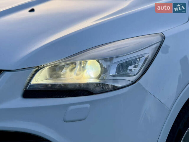 Білий Форд Куга, об'ємом двигуна 2 л та пробігом 205 тис. км за 16499 $, фото 31 на Automoto.ua