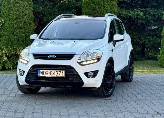 Белый Форд Куга, объемом двигателя 2 л и пробегом 125 тыс. км за 7600 $, фото 1 на Automoto.ua