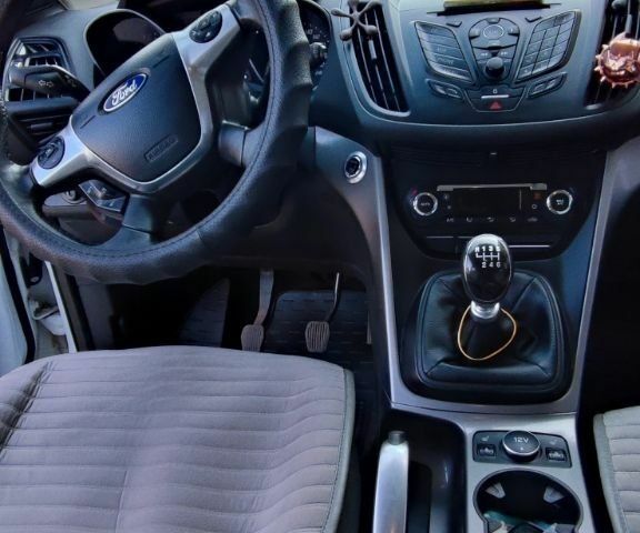 Белый Форд Куга, объемом двигателя 2 л и пробегом 203 тыс. км за 12300 $, фото 3 на Automoto.ua