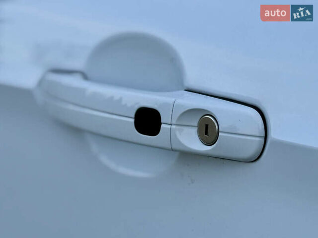Білий Форд Куга, об'ємом двигуна 2 л та пробігом 205 тис. км за 16499 $, фото 26 на Automoto.ua