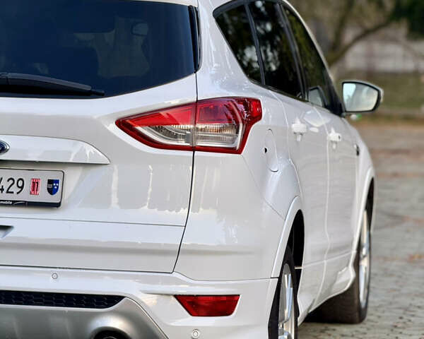 Білий Форд Куга, об'ємом двигуна 2 л та пробігом 205 тис. км за 16499 $, фото 17 на Automoto.ua