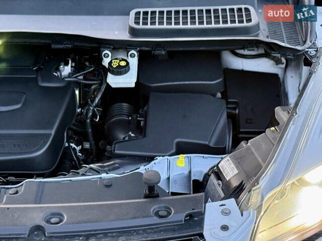 Білий Форд Куга, об'ємом двигуна 2 л та пробігом 205 тис. км за 16499 $, фото 90 на Automoto.ua