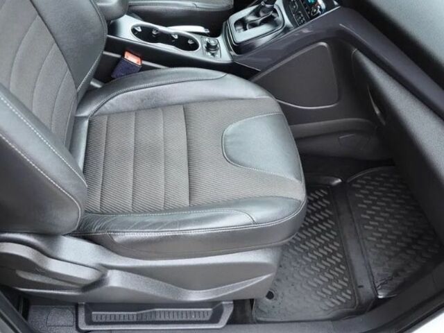 Белый Форд Куга, объемом двигателя 2 л и пробегом 166 тыс. км за 8400 $, фото 14 на Automoto.ua